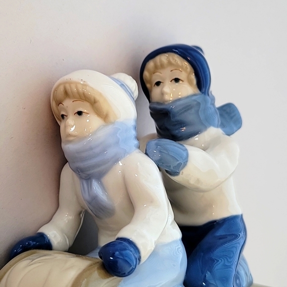 Vintage 1992 Children Sled Riding Porcelain Figurine Made in Mexico - Picture 5 of 7